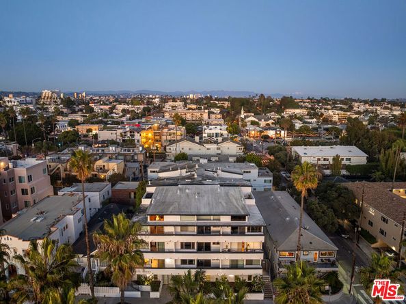 2221 Ocean Avenue 101, Santa Monica CA 90405