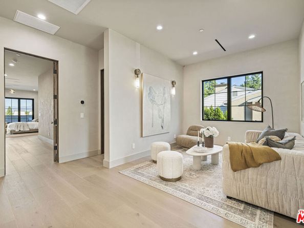 14273 Greenleaf Street, Sherman Oaks CA 91423