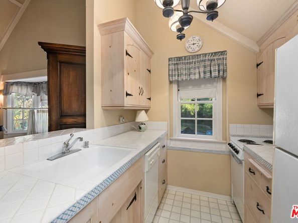 11324 Sunset Boulevard, Los Angeles CA 90049