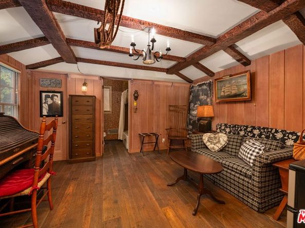 11324 Sunset Boulevard, Los Angeles CA 90049