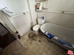 620 W 42nd Place, Los Angeles CA 90037