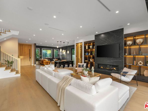5003 Mammoth Avenue, Sherman Oaks CA 91423