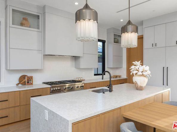 5003 Mammoth Avenue, Sherman Oaks CA 91423