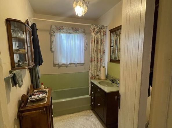 2934 Hillcrest Drive, Los Angeles CA 90016