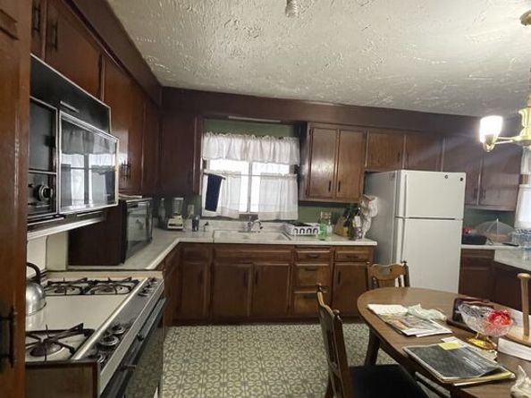 2934 Hillcrest Drive, Los Angeles CA 90016