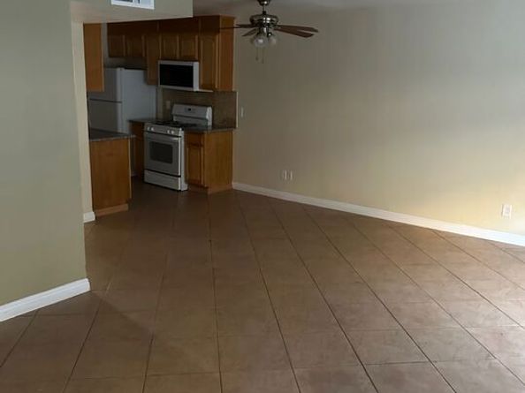 10901 Laurel Canyon Boulevard 101, San Fernando CA 91340