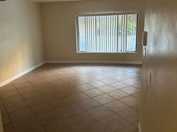 10901 Laurel Canyon Boulevard 101, San Fernando CA 91340