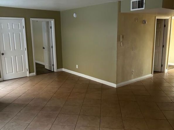 10901 Laurel Canyon Boulevard 101, San Fernando CA 91340