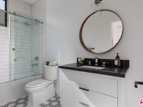 1927 18th Street C, Santa Monica CA 90404