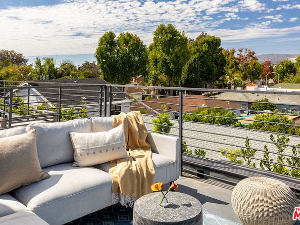 1927 18th Street C, Santa Monica CA 90404