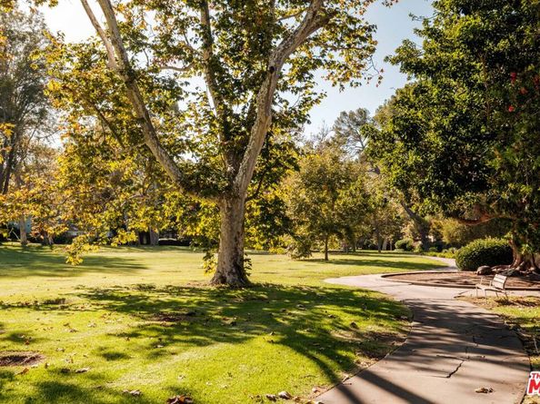 5273 Village, Los Angeles CA 90016