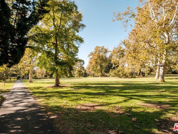 5273 Village, Los Angeles CA 90016