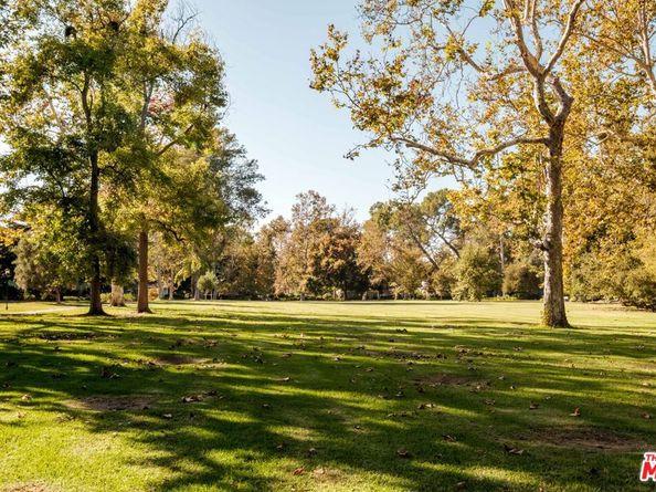 5273 Village, Los Angeles CA 90016