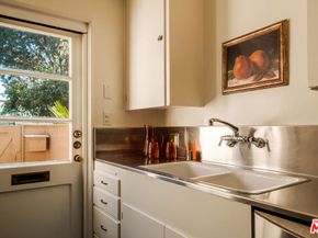 5273 Village, Los Angeles CA 90016