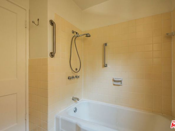 5273 Village, Los Angeles CA 90016