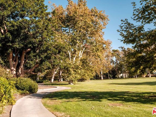 5273 Village, Los Angeles CA 90016