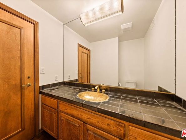 1220 Roxbury Drive 302, Los Angeles CA 90035