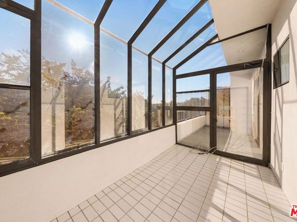 1220 Roxbury Drive 302, Los Angeles CA 90035