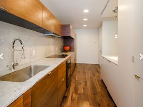 406 N Oakhurst Drive 204, Beverly Hills CA 90210