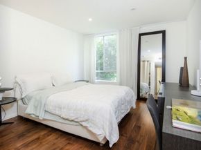 406 N Oakhurst Drive 204, Beverly Hills CA 90210