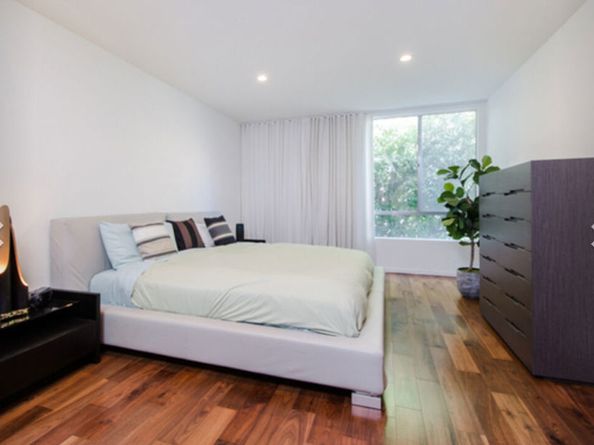 406 N Oakhurst Drive 204, Beverly Hills CA 90210