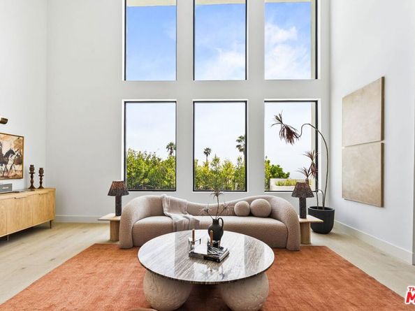 2380 Venus Drive, Los Angeles CA 90046