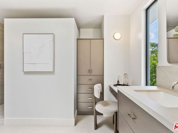 2380 Venus Drive, Los Angeles CA 90046