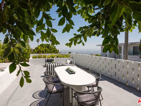 2380 Venus Drive, Los Angeles CA 90046