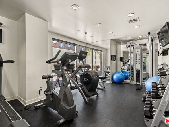 7100 Alvern Street 404, Los Angeles CA 90045