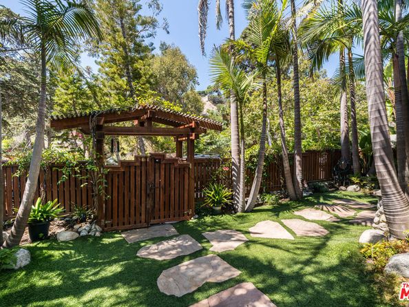 454 E Rustic Road, Santa Monica CA 90402