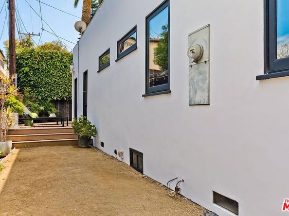 8616 Sherwood Drive, West Hollywood CA 90069