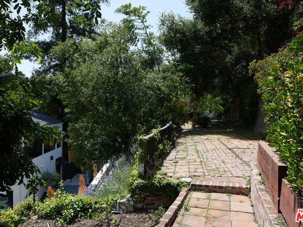 9843 Yoakum Drive, Beverly Hills CA 90210