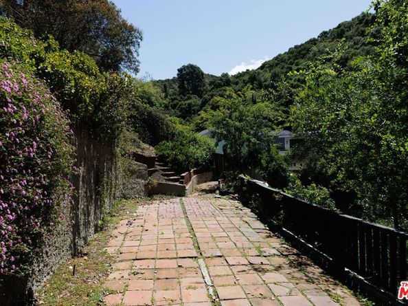 9843 Yoakum Drive, Beverly Hills CA 90210