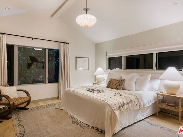 9843 Yoakum Drive, Beverly Hills CA 90210