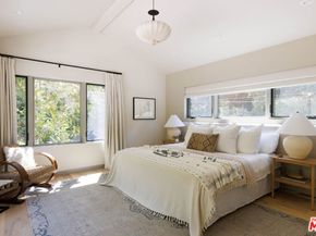 9843 Yoakum Drive, Beverly Hills CA 90210