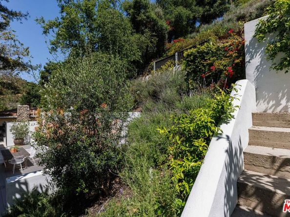 9843 Yoakum Drive, Beverly Hills CA 90210