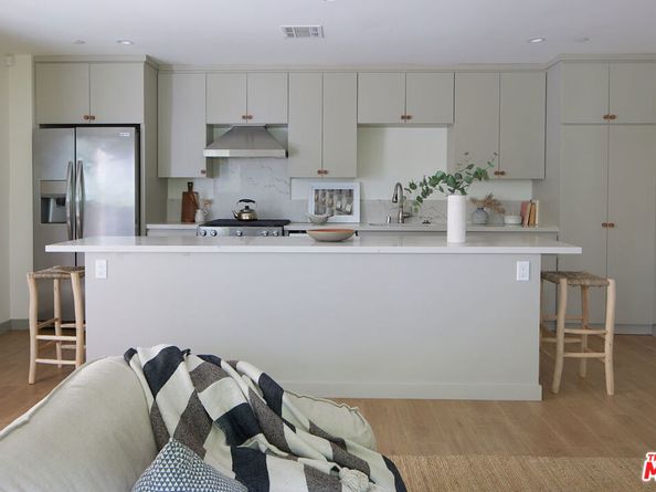 9843 Yoakum Drive, Beverly Hills CA 90210