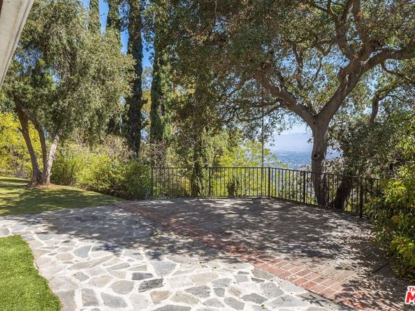3445 Beverly Glen Boulevard, Sherman Oaks CA 91423