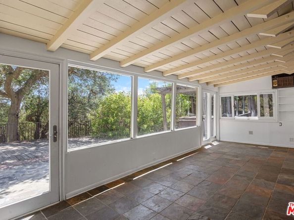 3445 Beverly Glen Boulevard, Sherman Oaks CA 91423