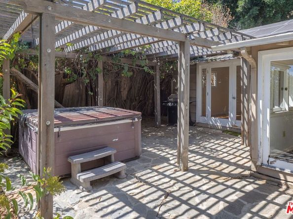 3445 Beverly Glen Boulevard, Sherman Oaks CA 91423