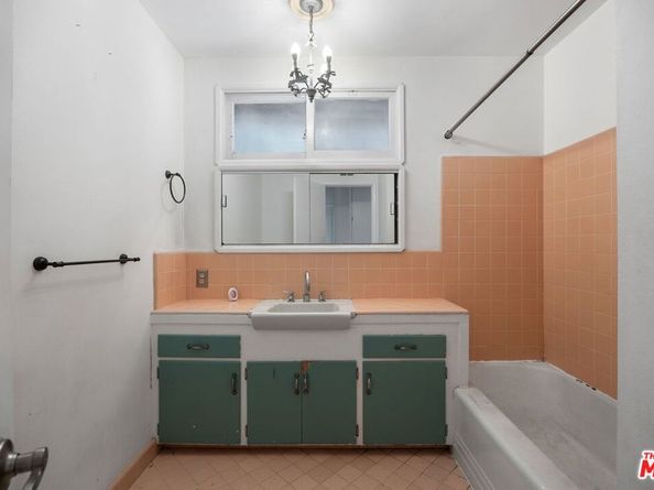 3445 Beverly Glen Boulevard, Sherman Oaks CA 91423