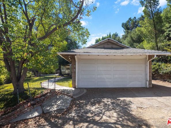 3445 Beverly Glen Boulevard, Sherman Oaks CA 91423