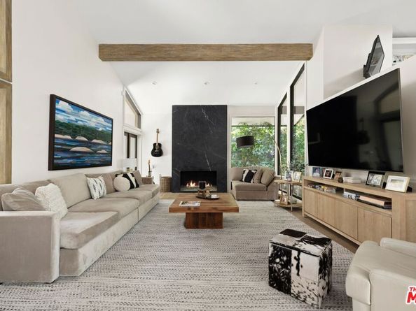 16820 Oak View Drive, Encino CA 91436