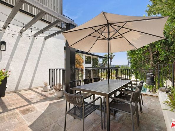 16820 Oak View Drive, Encino CA 91436