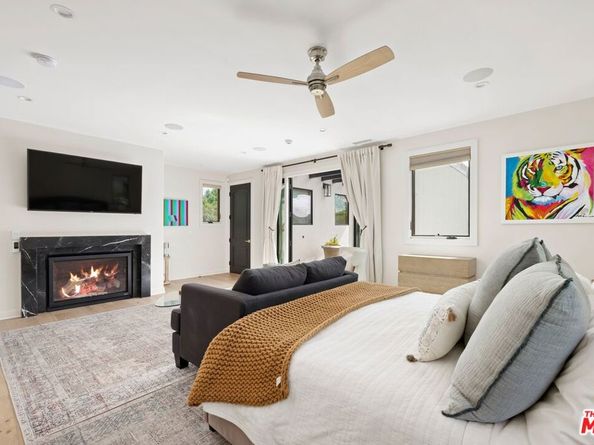 16820 Oak View Drive, Encino CA 91436