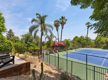 16820 Oak View Drive