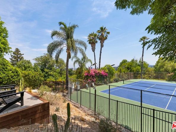 16820 Oak View Drive, Encino CA 91436