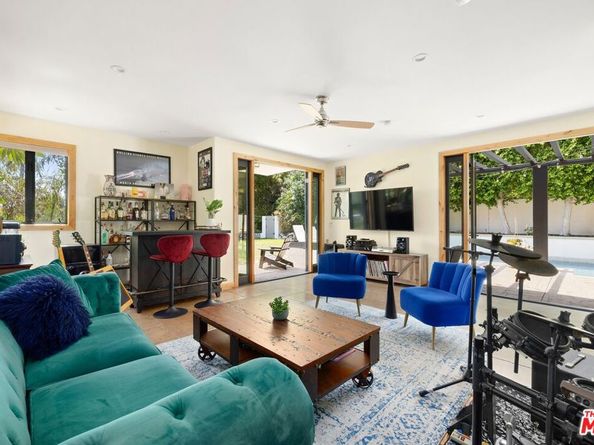 16820 Oak View Drive, Encino CA 91436