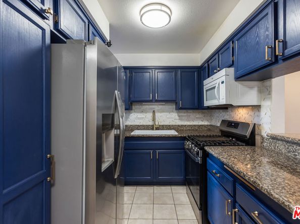 15215 Magnolia Boulevard 131, Sherman Oaks CA 91403