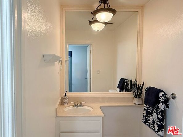 15215 Magnolia Boulevard 131, Sherman Oaks CA 91403